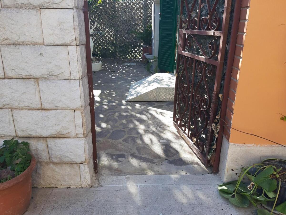 Private Under The Lemon Tree In Ostia Antica Villa Esterno foto